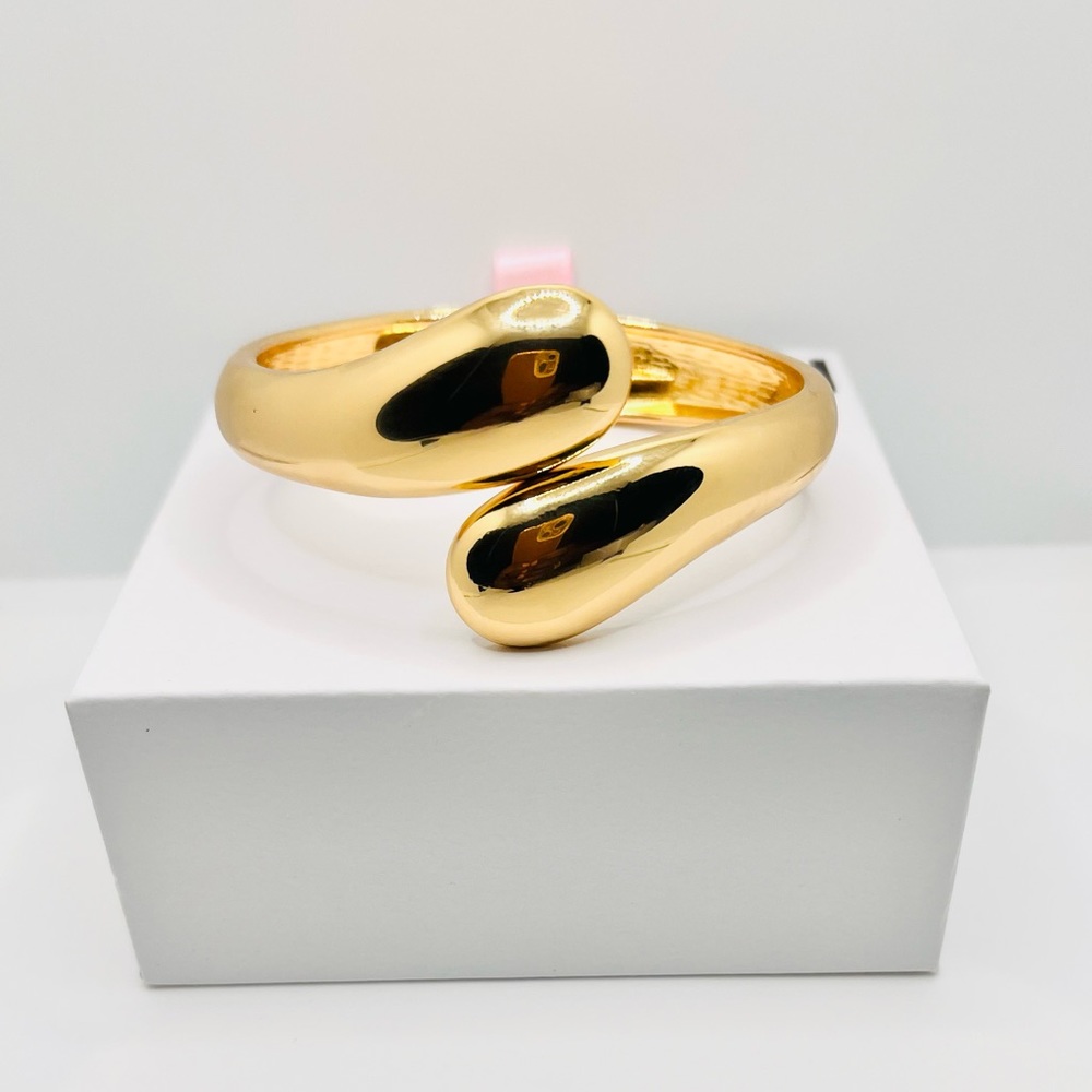 Wrap bangle bracelet 💕